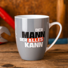 Becher Porzellan „Der Mann der alles kann“ – Geschenk für Kollegen und Freunde
